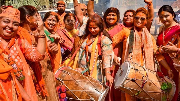 पुरुषों से ज्यादा महिलाओं ने किया वोट पुरुषों से ज्यादा महिलाओं ने किया वोट
