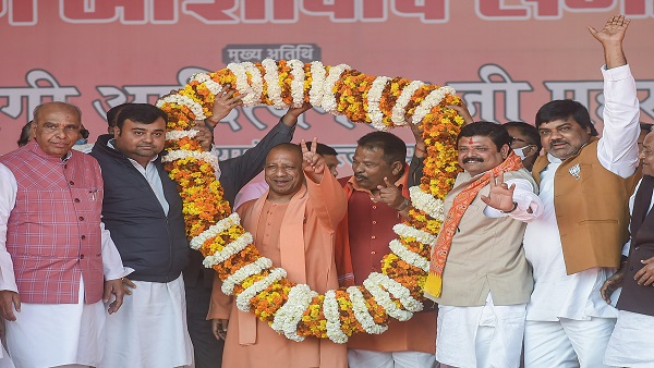 चला योगी का जादू