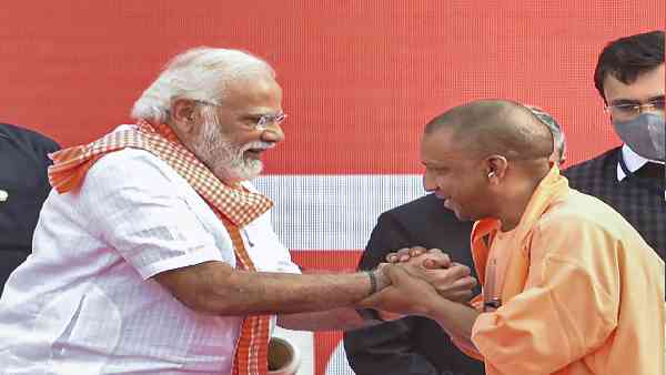 योगी मंत्रिपरिषद में 52 मंत्री शामिल योगी मंत्रिपरिषद में 52 मंत्री शामिल