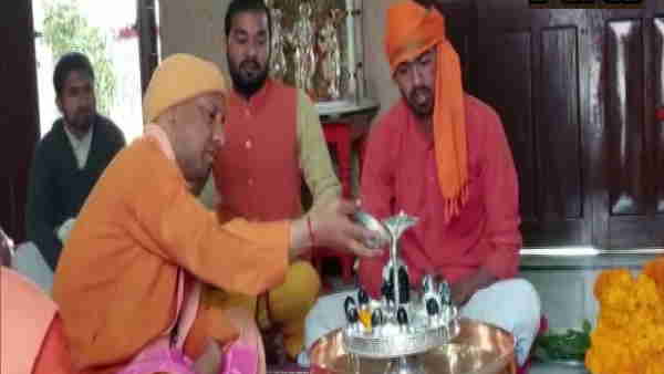 MahaShiv Ratri 2022: PM Modi congratulates on Mahashivratri, CM Yogi worships in Gorakhnath temple MahaShiv Ratri 2022: PM Modi congratulates on Mahashivratri, CM Yogi worships in Gorakhnath temple