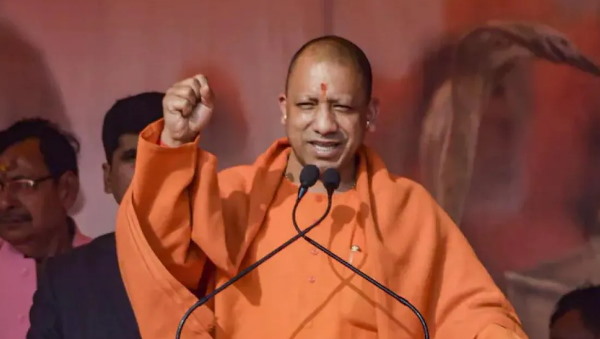  अपने ही गढ़ में दांव पर योगी की साख