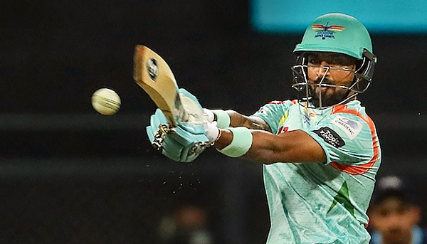 उछाल और टर्न लेने के लिए एक्शन पर काम किया उछाल और टर्न लेने के लिए एक्शन पर काम किया