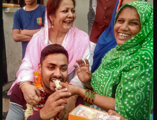 'भगवान की कृपा से, मां अब ठीक हैं' 'भगवान की कृपा से, मां अब ठीक हैं'