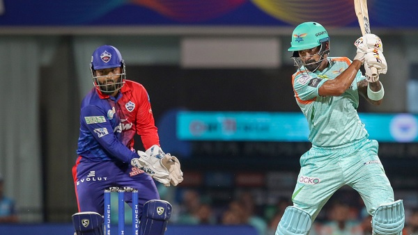 बैटिंग, ओस और विपक्ष का खेल