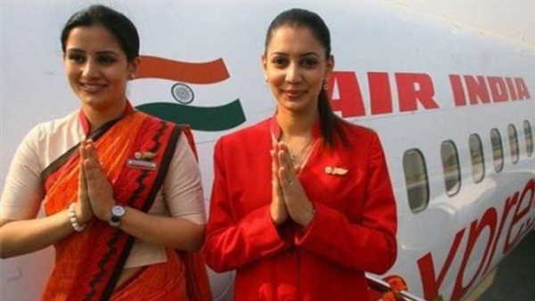 दो महिलाओं की तस्वीर की जा रही शेयर