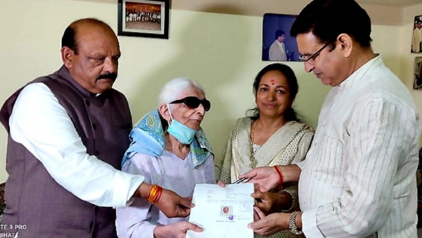 गांधी परिवार को लेकर पुष्पा ने कही ये बड़ी बात गांधी परिवार को लेकर पुष्पा ने कही ये बड़ी बात