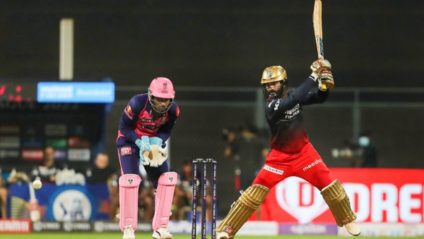 IPL 2022: RCB Skipper Faf du plessis praise veteran Dinesh Karthik character IPL 2022: RCB Skipper Faf du plessis praise veteran Dinesh Karthik character