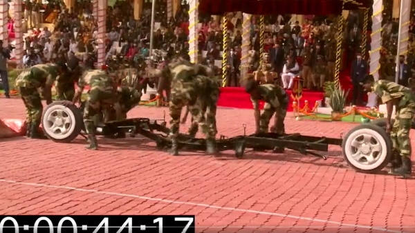 फिर 1 मिनट में जोड़कर चला दी जीप