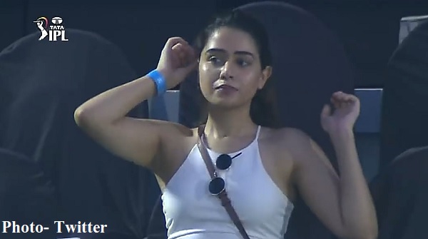 सोशल मीडिया पर कई तरह के रिएक्शंस की बाढ़ 