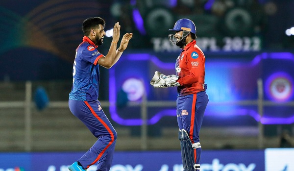 युवराज ने बताया कि उनकी पंत से क्या बातें होती हैं