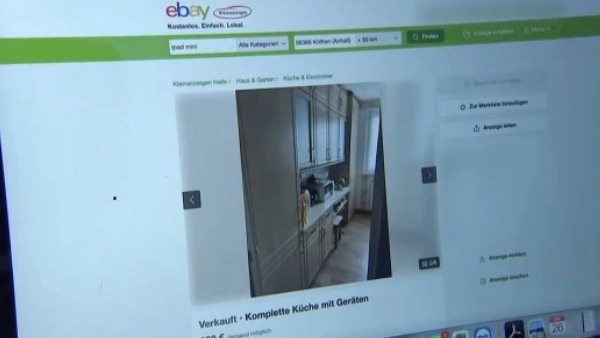 कैबिनेट में सवा करोड़ रुपए रखे हुए थे