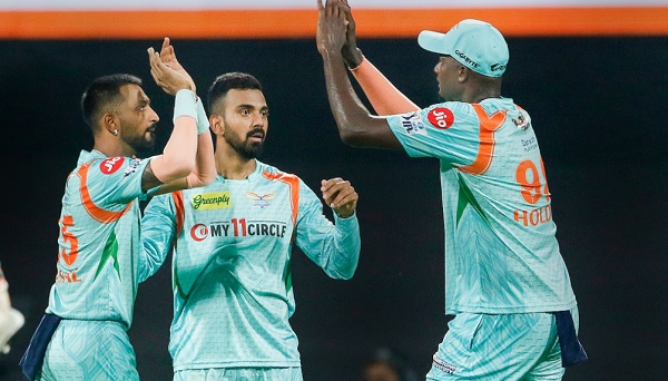 गेंदबाजों ने करायी लखनऊ की वापसी