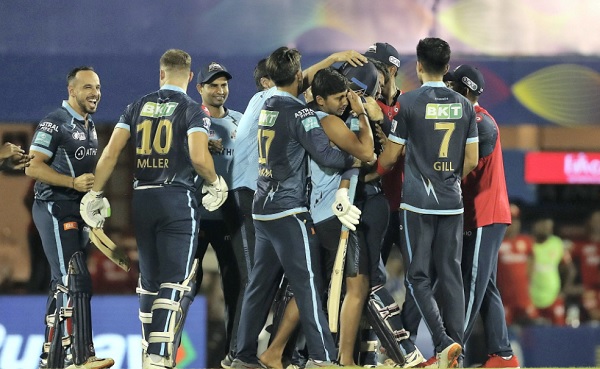 गुजरात टाइटंस सफलता के रथ पर सवार-