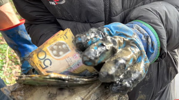 तिजोरी में मिले 1.3 लाख रुपए