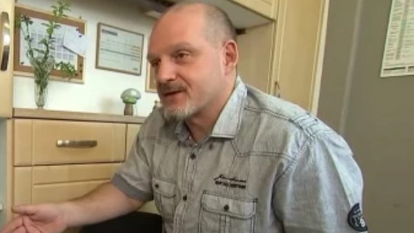 बेचने वाले भी नहीं पता था कि, कैबिनेट में रखा था कैश