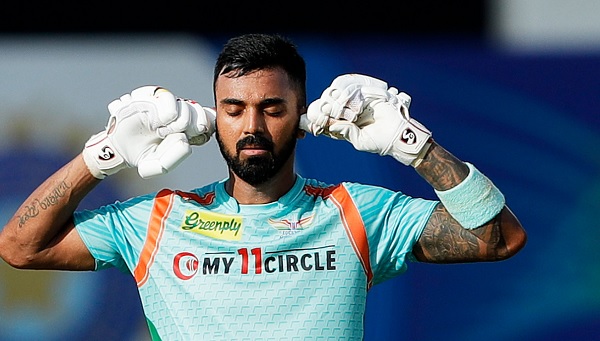 राहुल का ट्रेडमार्क स्टाइल