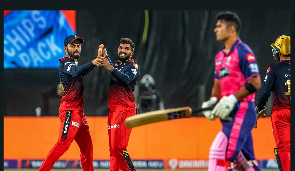 ऐसा लगा कोहली के बैट पर हर जगह किनारे बने हैं- आकाश चोपड़ा