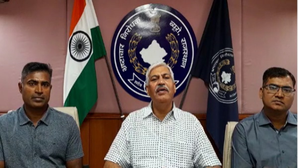 15 लाख रुपए मासिक बंधी मांग रहा