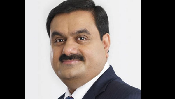 बड़े भाई मनसुखभाई अडानी ने प्लास्टिक यूनिट खरीदी 