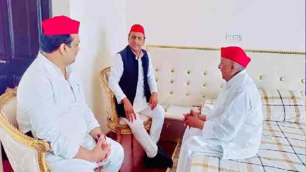 कौन हैं आशु मलिक?