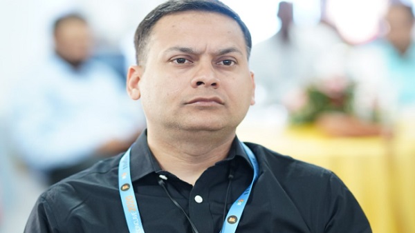 'किसी ने मुसलमानों को घर के अंदर नमाज पढ़ने के लिए तो नहीं कहा...' 