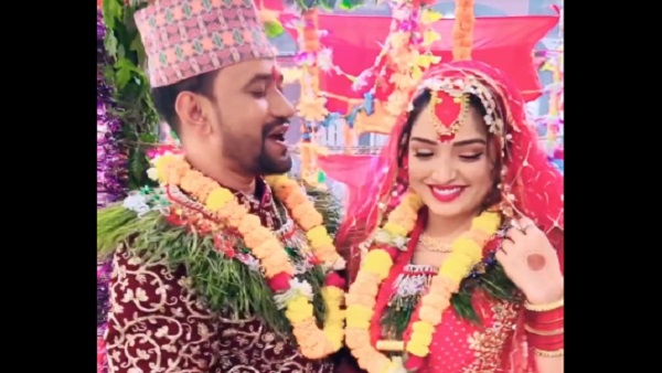 निरहुआ और आम्रपाली हमेशा अपनी कमेस्ट्री को लेकर रहते हैं चर्चा में 