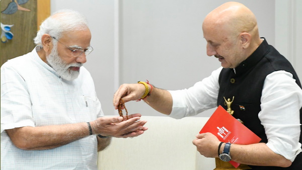  अनुपम खेर ने पीएम मोदी के साथ फोटोज शेयर करते हुए लिखाा ये संदेश 