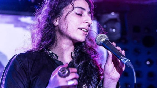 2005 में संगीत की पढ़ाई के लिए अमेरिका आ गई थी अरोज 