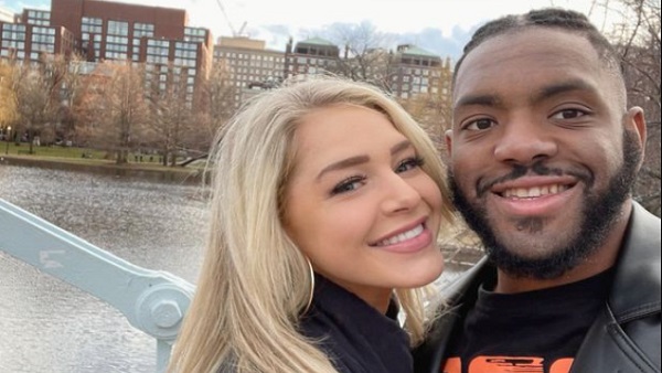 गुस्साएं लोगों ने 25 वर्षीय मॉडल से कही ये बात 