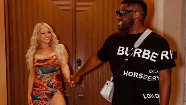 मॉडल ने प्रेमी के कंधे में मारा चाकू