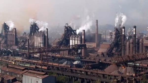 अजोवस्टल स्टील प्लांट में फंसे हैं सैंकड़ों यूक्रेनी अजोवस्टल स्टील प्लांट में फंसे हैं सैंकड़ों यूक्रेनी