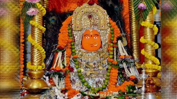 2 हजार फीट की ऊंचाई पर विराजमान है माता बम्लेश्वरी का मंदिर 