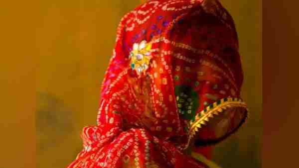 विरोध करने पर पति ने बनाया बंधक