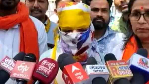 फोटो देख हुआ शक, आधार कार्य से सच आया सामने