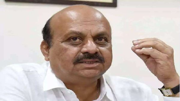 सरकार को नसीहत, राजनीति से दूर रहें