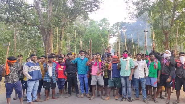 पुलिस कैम्प खोलने और खनन कार्य का विरोध पुलिस कैम्प खोलने और खनन कार्य का विरोध