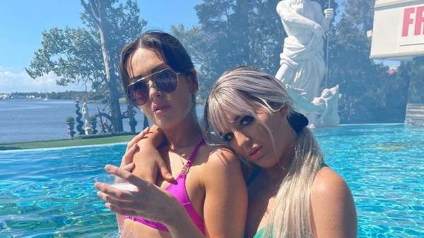 बेटी लंदन से आई थी