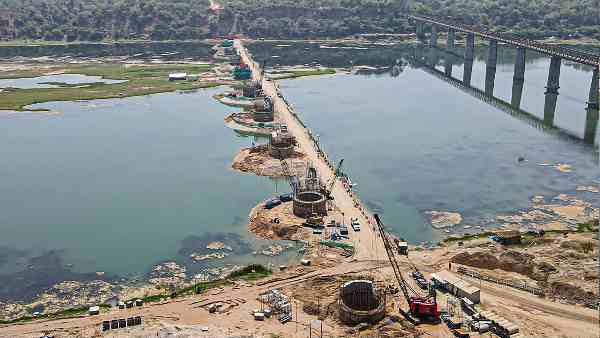 हर महीने बन रहे हैं 200 से 250 पिलर 