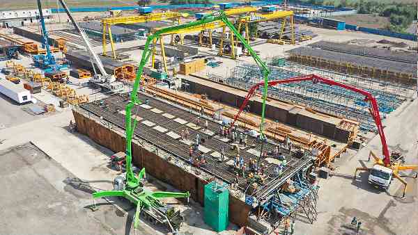 8 स्टेशनों पर विभिन्न चरणों में हो रहा है काम