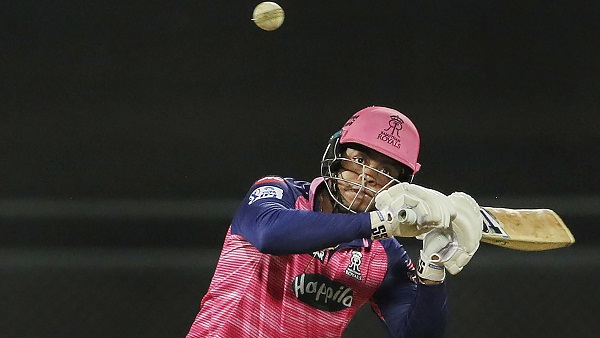 बटलर के बल्ले से निकले सिर्फ छक्के