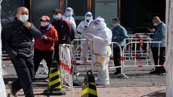 चीन की कोविड रणनीति पर सवाल