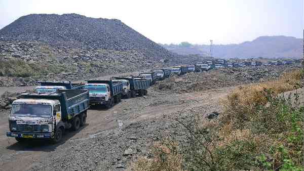 बढ़ती गर्मी के बीच बिजली के लिए हाहाकार की स्थिति बढ़ती गर्मी के बीच बिजली के लिए हाहाकार की स्थिति