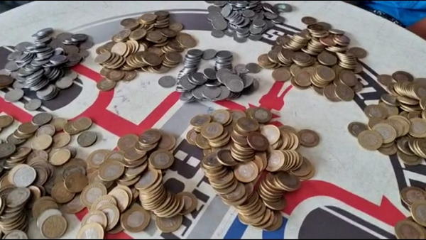 सिक्कों से वाहन खरीदने की खबरें हैं खास