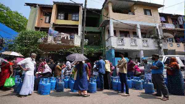 भारत से श्रलंका को लगातार पहुंच रही है मानवीय सहायता भारत से श्रलंका को लगातार पहुंच रही है मानवीय सहायता