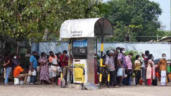 विदेशी मुद्रा की किल्लत की वजह से शुरू हुआ संकट विदेशी मुद्रा की किल्लत की वजह से शुरू हुआ संकट