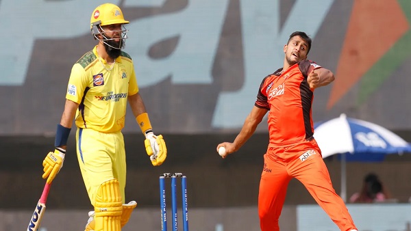 110 पर पवेलियन लाैटी आधी टीम