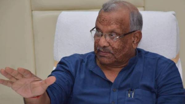 दिनदिहाड़े करोड़ो रुपये की लूट दिनदिहाड़े करोड़ो रुपये की लूट