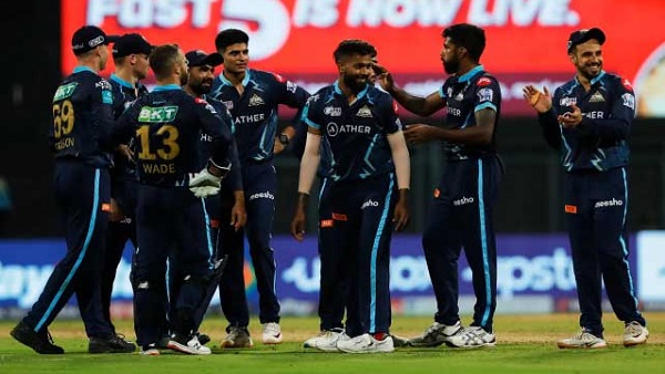 फेंकते हैं 140+ किमी. स्पीड से गेंद