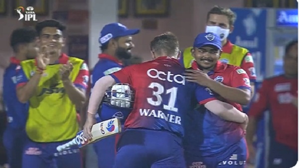 पृथ्वी-वॉर्नर की धुंआधार शुरुआत पृथ्वी-वॉर्नर की धुंआधार शुरुआत