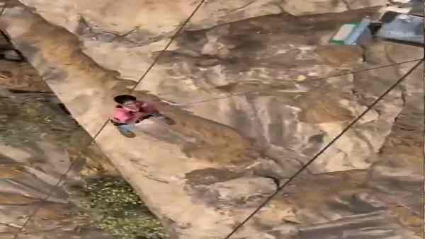 त्रिकुट क्षेत्र में दो वर्षों से नहीं है बिजली